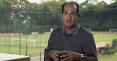 Coordenador de futebol do São Paulo apontou 'solução' caseira para criação do Tricolor contra o Flamengo. (Foto: Reprodução / SPFC TV)