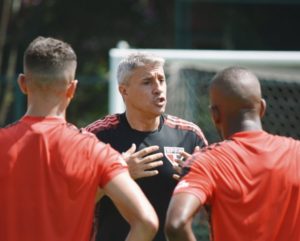 Hernán Crespo comanda o São Paulo em treinamento