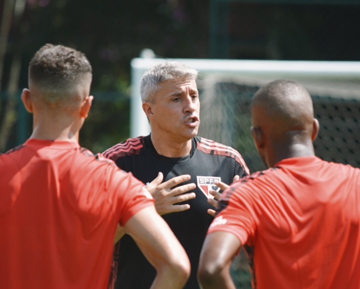 Hernán Crespo comanda o São Paulo em treinamento