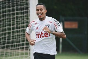 Paulinho Boia vestiu a camisa do São Paulo em 2021. (Foto: Divulgação São Paulo).