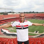Miranda foi um dos maiores zagueiros do São Paulo no século. (Foto: Twitter do São Paulo)