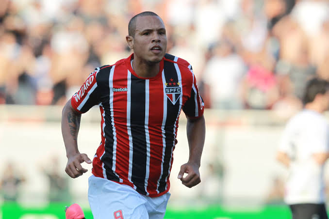 Luís Fabiano marcou duas vezes contra o Corinthians na vitória do São Paulo em 2012. (Foto: Twitter do SPFC)