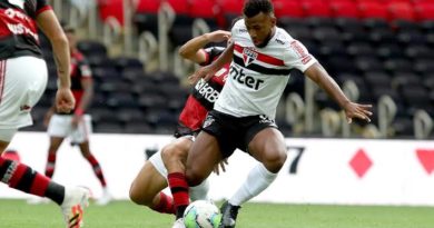 Luan desarmando em jogo do São Paulo contra o Flamengo. (Foto: Twitter do São Paulo)