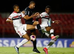 São Paulo derrubou invencibilidade do Red Bull Bragantino, com gol contra de Léo Ortiz, no Paulistão de 2021. (Foto: Ari Ferreira/Red Bull Bragantino)