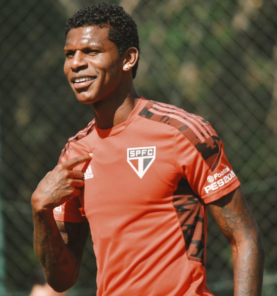 Arboleda é um dos jogadores mais longevos do São Paulo. (Foto: Twitter do São Paulo)