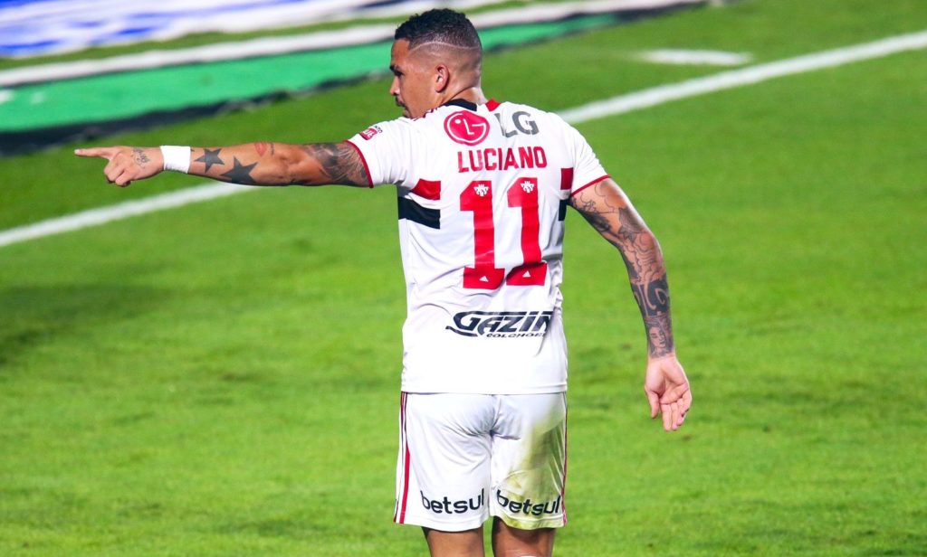 Luciano marcou o gol do título paulista do São Paulo, que estampou a LG na oportunidade. (Foto: Twitter do São Paulo)