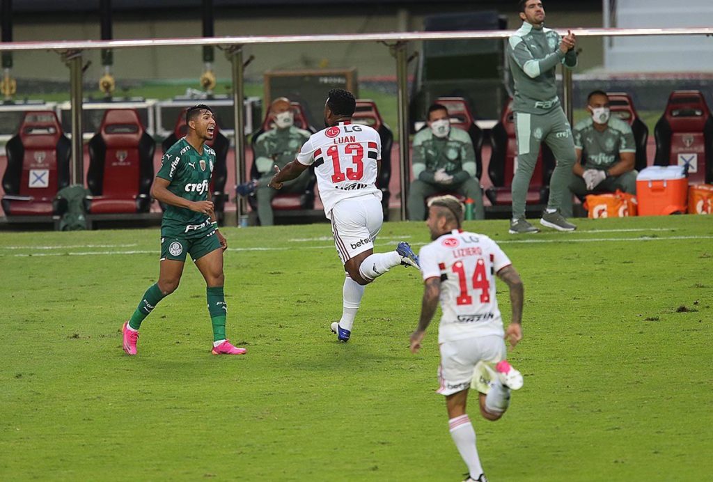 Luan marca, e São Paulo é campeão paulista de 2021 sobre o Palmeiras no Morumbi. (Foto: Twitter do São Paulo)