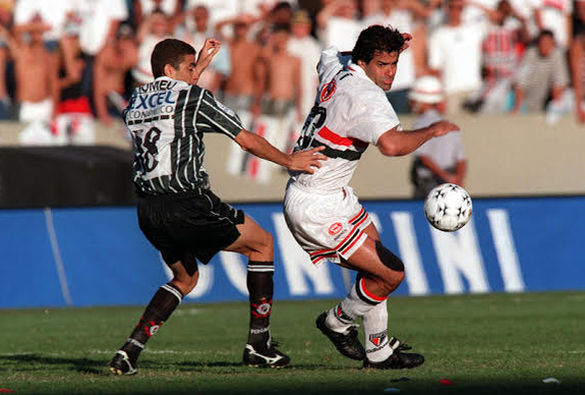 Raí voltou da França para ajudar São Paulo a conquistar Paulistão de 1998 no Morumbi lotado. (Foto: Twitter do São Paulo)