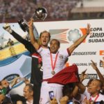 São Paulo, de Rogério Ceni e Lucas, levantou a Copa Sul-Americana de 2012. (Foto: Twitter da Conmebol)