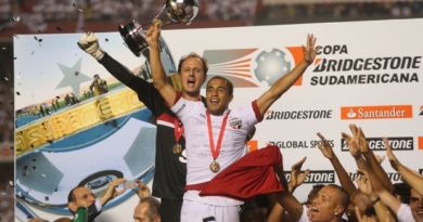 São Paulo, de Rogério Ceni e Lucas, levantou a Copa Sul-Americana de 2012. (Foto: Twitter da Conmebol)