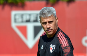 Jornalista diz que Crespo quer voltar ao São Paulo. (Foto: Twitter do SPFC)