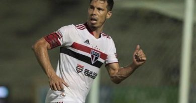 Hernanes procurou diretoria do São Paulo para rescindir contrato. (Foto: Twitter do São Paulo)