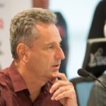 Rodolfo Landim, presidente do Flamengo, dormiu no ponto e São Paulo aproveitou. (Foto: Twitter do Flamengo)