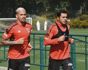 Luciano e Eder brigam por vaga no time titular do Sâo Paulo. (Foto: Twitter do São Paulo)
