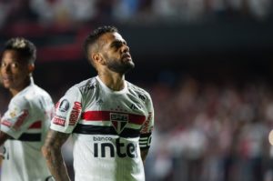 Daniel Alves encerrou sua passagem pelo São Paulo de forma melancólica. (Foto: Twitter do São Paulo)