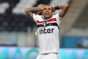 São Paulo arrecada valor com leilão e torcedores brincam com situação. (Foto: Twitter do SPFC)