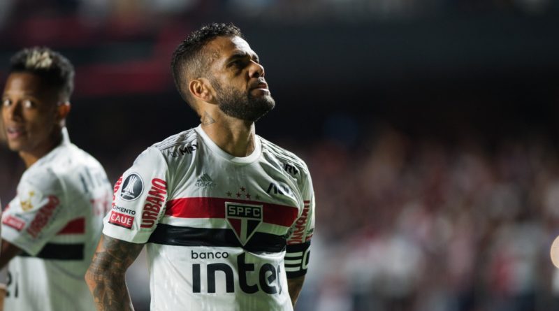 Daniel Alves encerrou sua passagem pelo São Paulo de forma melancólica. (Foto: Twitter do São Paulo)