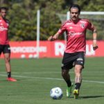 Gabriel Neves se diz muito feliz por chegar a um clube gigante como o São Paulo. (Foto: Twitter do São Paulo)