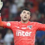 Tiago Volpi deixou meta do São Paulo em 2022. (Foto: Twitter do São Paulo)