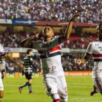 Em goleada do São Paulo, Cueva acabou com o jogo contra o Corinthians. (Foto: Estadão)