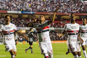 Em goleada do São Paulo, Cueva acabou com o jogo contra o Corinthians. (Foto: Estadão)
