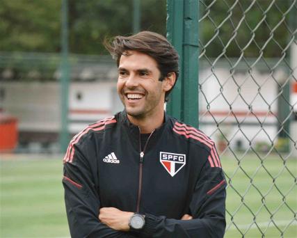 Kaká realiza estágio no São Paulo para concluir curso de técnico da CBF, entidade de futebol do Brasil. (Foto: Twitter do São Paulo)