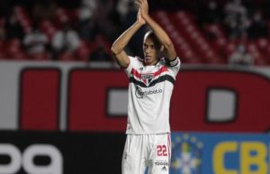 Ídolo do São Paulo, Miranda encerra carreira. (Foto: Twitter do São Paulo)