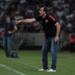 Rogério Ceni valoriza empate do São Paulo oriundo de golaço de falta de Benítez. (Foto: Twitter do São Paulo)