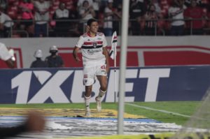 Gabriel Sara é formado pelo São Paulo. (Foto: Twitter do São Paulo)