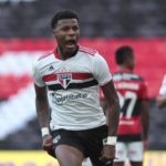 Arboleda chega a acordo com o São Paulo e renovará seu contrato. (Foto: Twitter do São Paulo)