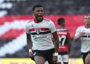 Arboleda chega a acordo com o São Paulo e renovará seu contrato. (Foto: Twitter do São Paulo)