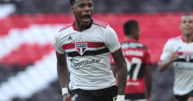 Arboleda chega a acordo com o São Paulo e renovará seu contrato. (Foto: Twitter do São Paulo)