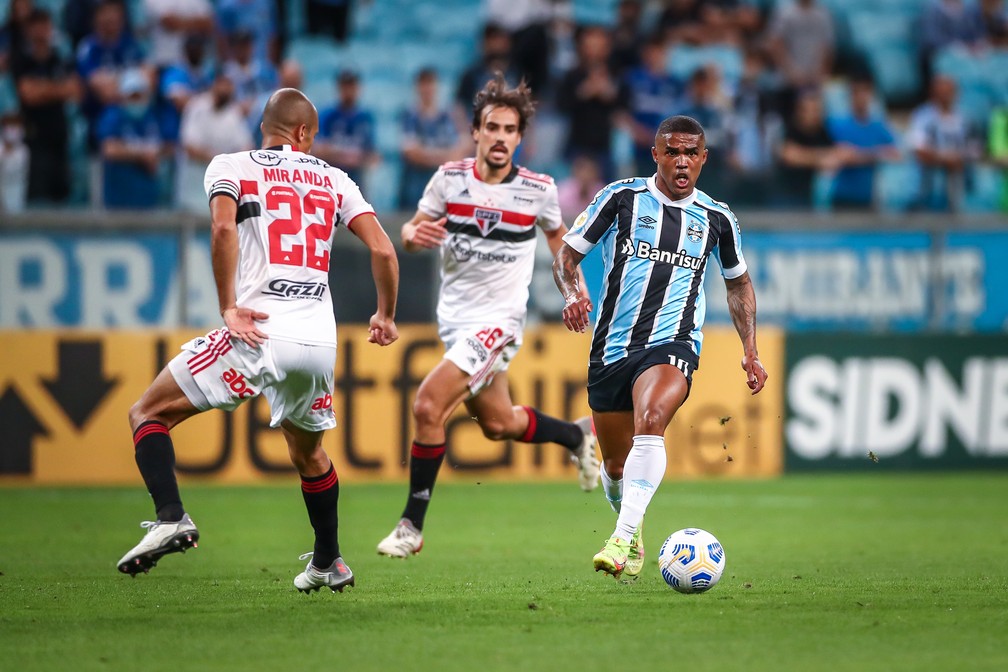 Igor Gomes é opção para São Paulo melhorar dilema no meio-campo. (Foto: Twitter do Grêmio)