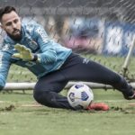 Jandrei é goleiro escolhido por Rogério Ceni para brigar por posição com Tiago Volpi no São Paulo. (Foto: Twitter do Santos)