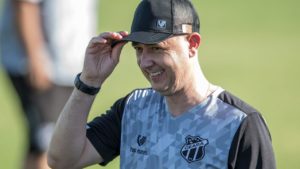 Técnico do Ceará, Tiago Nunes, quer dois jogadores do São Paulo por empréstimo para 2022. (Foto: Twitter do jornal O Povo)