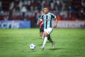 Alisson é mais um jogador próximo de fechar contrato com o São Paulo para 2022. (Foto: Twitter do Grêmio)