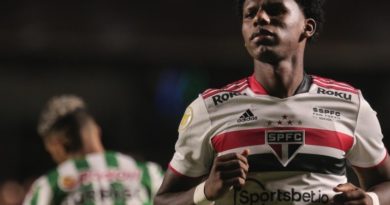 Arboleda renovou seu contrato com o São Paulo. (Foto: Twitter do São Paulo)