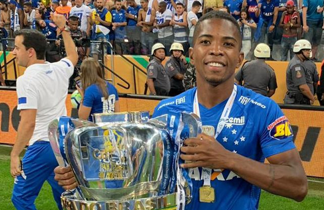 Cacá foi campeão da Copa do Brasil com o Cruzeiro em 2018 e trabalhou com Rogério Ceni no ano seguinte. São Paulo está de olho. (Foto: Twitter do Cruzeiro)