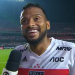 Reinaldo é um dos líderes do São Paulo. (Foto: Twitter do São Paulo)