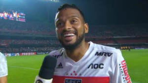 Reinaldo é um dos líderes do São Paulo. (Foto: Twitter do São Paulo)