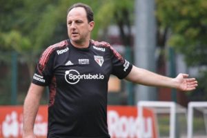 Rogério Ceni, técnico do São Paulo, define Pedro como centroavante como peça-chave em lista de reforços. (Foto: Twitter do São Paulo)