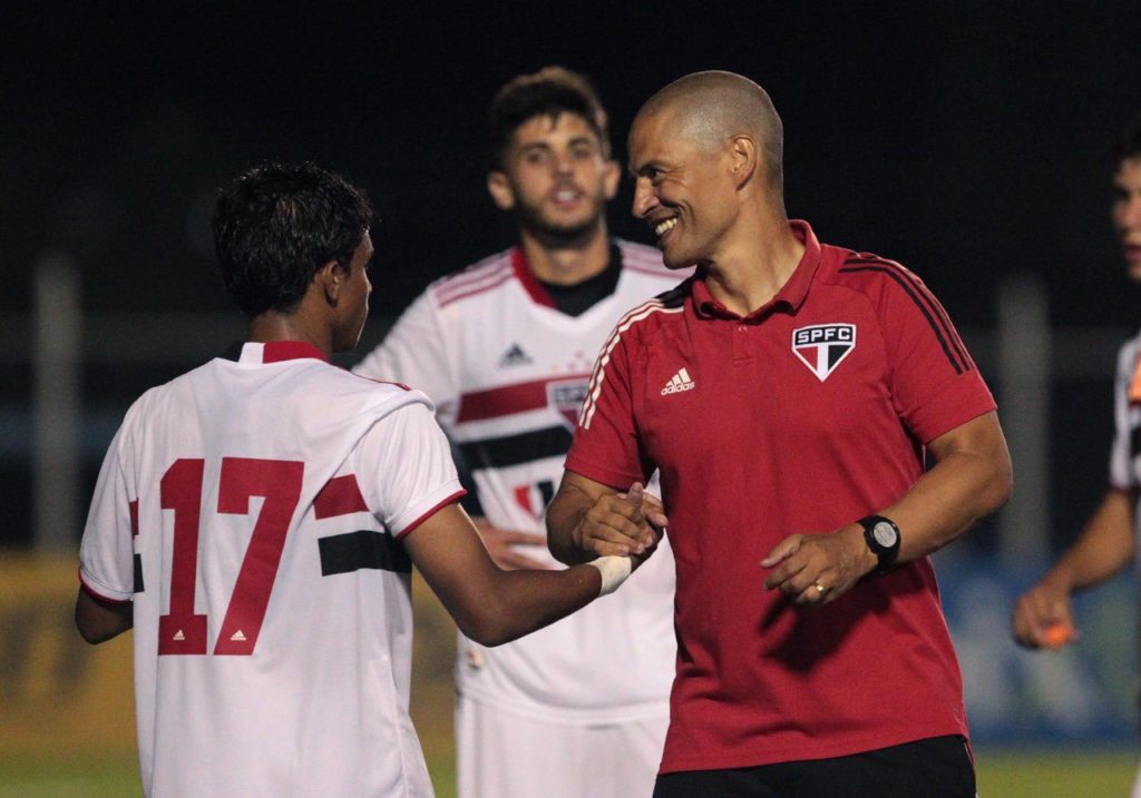 Técnico Alex classifica São Paulo para as quartas de final da Copinha. (Foto: Twitter do São Paulo)