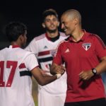 Técnico Alex classifica São Paulo para as quartas de final da Copinha. (Foto: Twitter do São Paulo)