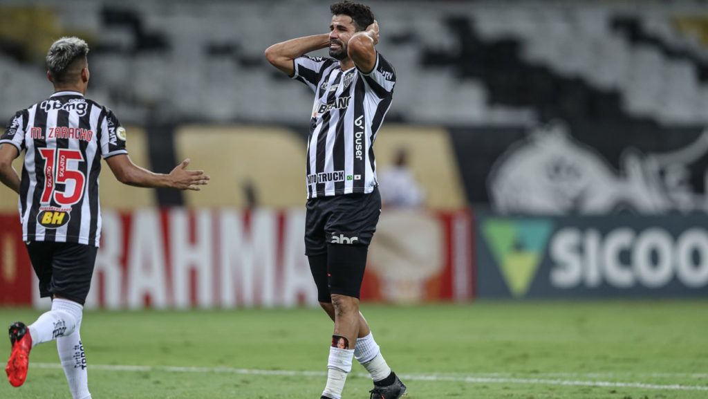 Diego Costa está no mercado e São Paulo poderia ser o novo destino do atacante. (Foto: Twitter do Galo)