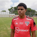 Gabriel Sara valoriza elenco do São paulo e diz que clube vai brigar por coisas grandes em 2022. (Foto: Twitter do São Paulo)
