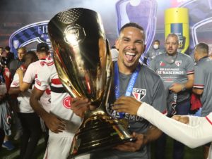 Luciano quer permanecer no São Paulo, que trabalha para renovar seu contrato. (Foto: Twitter do São Paulo)