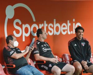 Ao lado de Rogério Ceni e de Kaká, Muricy Ramalho explica por quê São Paulo vai brigar de igual para igual na temporada 2022. (Foto: Twitter do São Paulo)