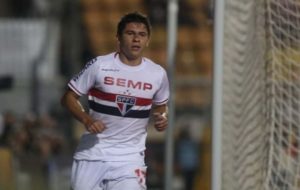 Osvaldo atuou pelo São Paulo entre 2012 e 2014 e se colocou à disposição do clube. (Foto: Twitter do São Paulo)