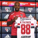 Patrick chega para mostrar toda a sua galhardia no São Paulo. (Foto: Twitter do São Paulo)