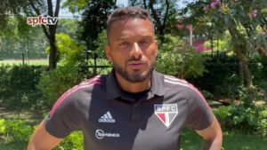 Reinaldo começou sua primeira temporada fora do São Paulo. (Foto: Twitter do São Paulo)